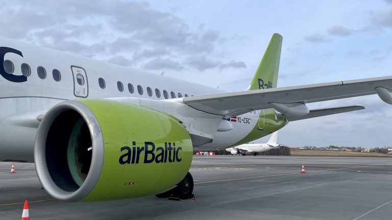 airbaltic_plane